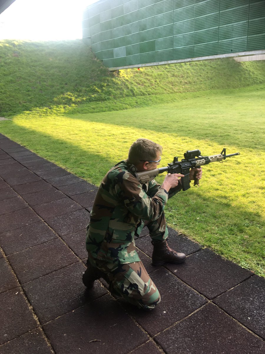 RSM_SSG's tweet photo. #militaire basis vaardigheid 1 afgelegd. Essentieel voor de #marinier. Gelukkig schoot ik vanochtend beter raak dan het #nederlands #elftal op dit moment. 😒 https://t.co/jBSM6Xqd5f
