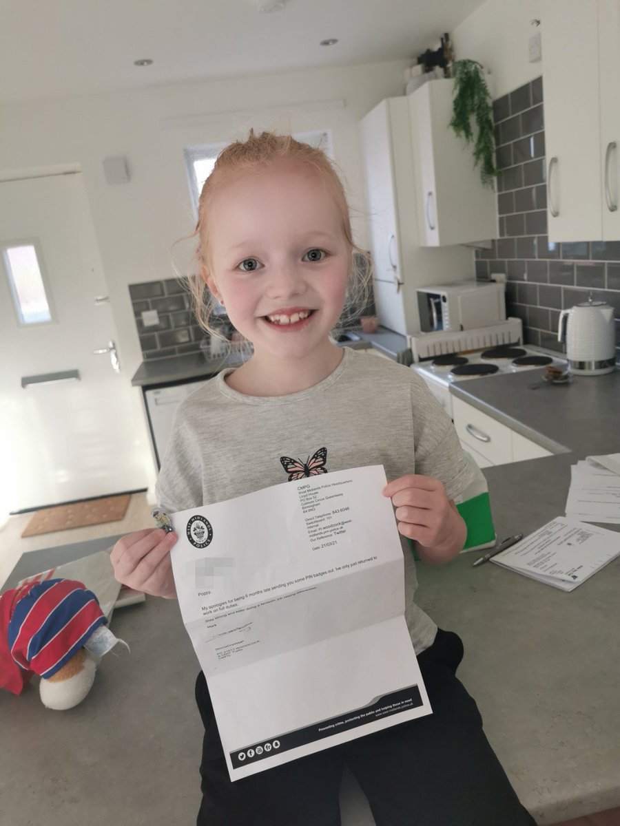 PoppyPowerStoma's tweet photo. What a lovely surprise Poppy received today from @StomaCopWMP absolutely picked her up after a rough start of the week being in theatre. Thank you so much! @AlderHeyCharity @ConvaTecStomaUK @HeroesStoma https://t.co/g6G26TOwjF