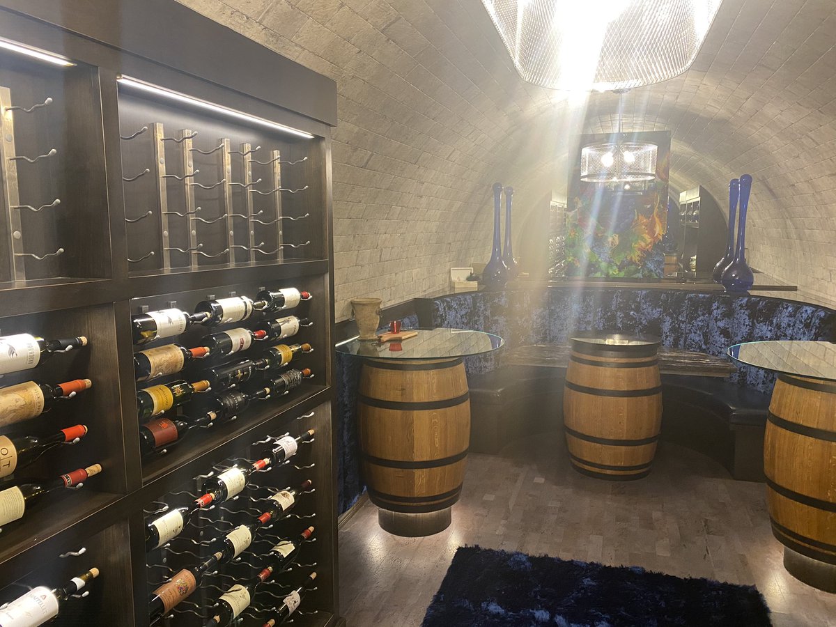 BiancaHMedia's tweet photo. Had the joy of touring one of the most expensive homes in the valley. This Henderson property is selling for $18 million. @8NewsNow #8NN #realestate https://t.co/ab9r3d7qGI