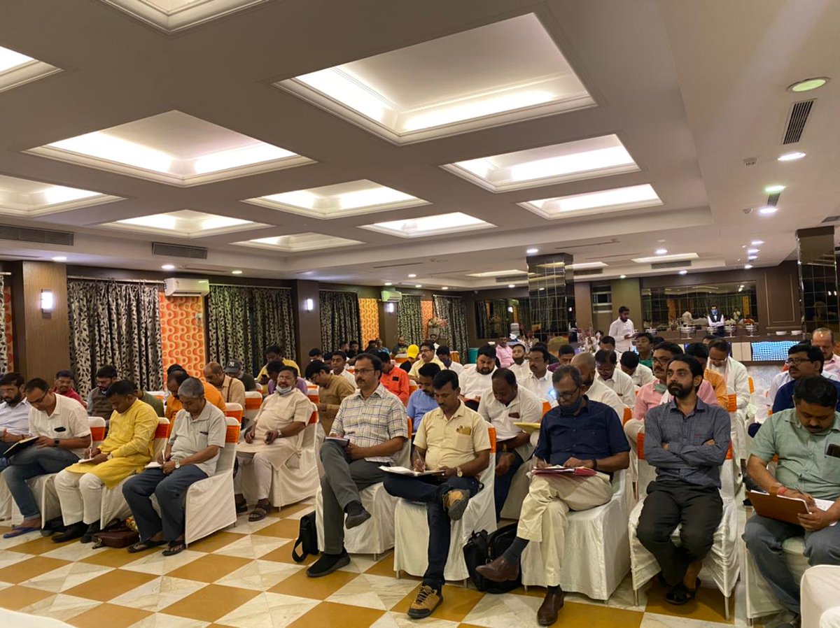 sanjoyarisngsun's tweet photo. An Organizational meeting happened at Space Circle Clubs &amp; Resorts Pvt Ltd in presence of Kolkata Zone Election Observer Shri @sunilbansalbjp,
Central Petroleum Minister Shri @dpradhanbjp, KNSD Election Observer Shri @PNPathakBJP and KNSD President @KishoreKar #LakshyaSonarBangla https://t.co/1eIoqamLxy
