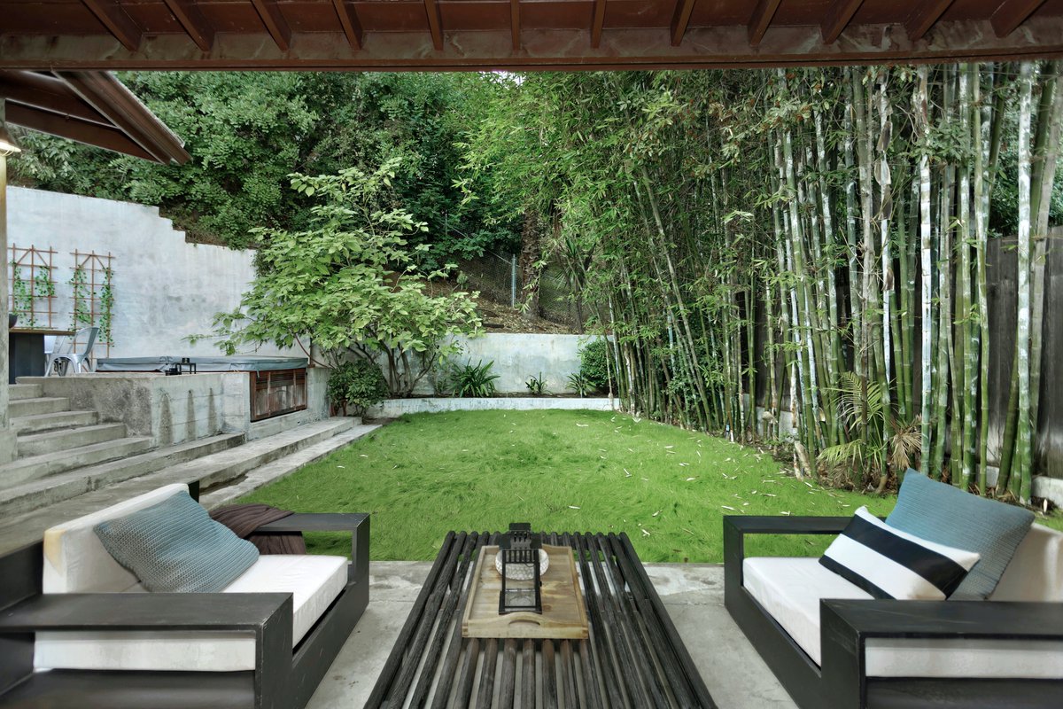 SOLD | $2,176,500

Represented the seller on this chic modern rustic home in the Outpost Estates section of the Hollywood Hills 🏡