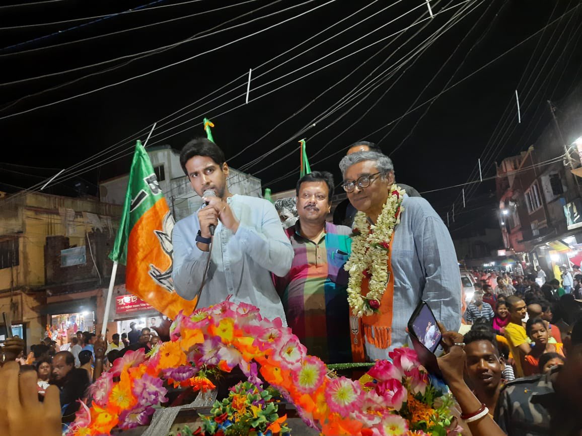 swapan55's tweet photo. A great road show with Jash Dasgupta in a rural segment of Tarakeshwar constituency. https://t.co/CJ7LY9uZS7