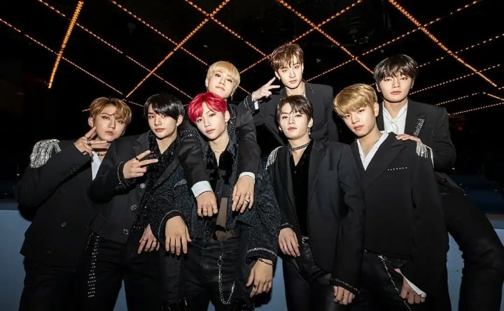 Elli__sta's tweet photo. Congratulations on your anniversary❤@Stray_Kids  are so wonderful, talented, thank you for your music and your support.💕💕😘 You are the best, let all your plans come true🦊🦙😺🐶🐺🐰🍕🐿❤
#StrayKids3rdAnniversary 
#STAYingWithYou 
#LoveStrayKids 
#스키즈와_스테이의_3번째봄 https://t.co/dK4axCr1xm