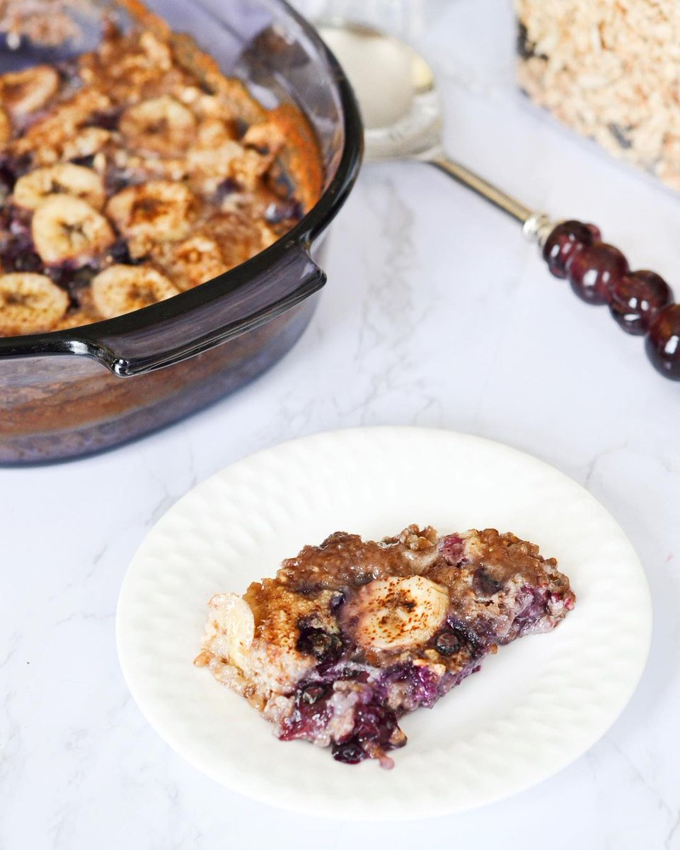 Our steel cut oats are the star of this Snow Day Baked Oatmeal by @tastethefork. 😋😋