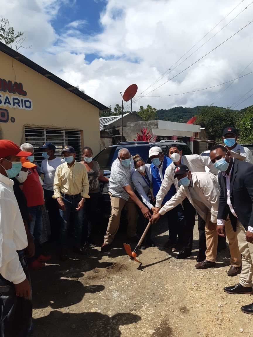 <a href="/UERS_RD/">UERSRD</a> inicia proyecto de rehabilitación de redes en la  comunidad El Pajón y Papayo de la provincia María Trinidad  Sánchez, con un costo de RD$ 3, 800,000 que  beneficiará a 47 familias. 
#MásCercaDeTí
#EstamosCambiando