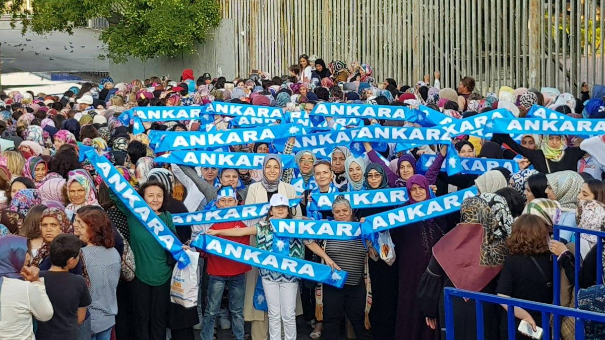 Sule_Kucuk_Ates's tweet photo. Dün, bugün, ömür yeterse yarın 
#AnkaraReisininYanında 
@RTErdogan 
@aysekesir 
@hakanhanozcan https://t.co/o6ToTgi87t
