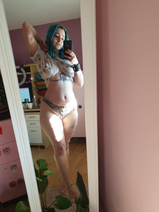 🌿 Je me suis cr&eacute;&eacute; une nouvelle petite jungle j'aime trop 🌿  Tu me donnes ta plante pr&eacute;f&eacute;r&eacute;e en commentaire