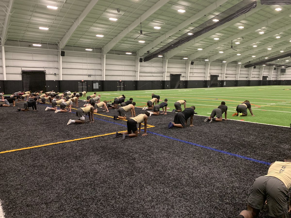 CoachJoeyKing's tweet photo. Special thanks to Dr. Russell Andrew’s for a great mobility workout this morning! Our boys were focused and dialed in!! #functionalmovement https://t.co/d1i2mlRSId