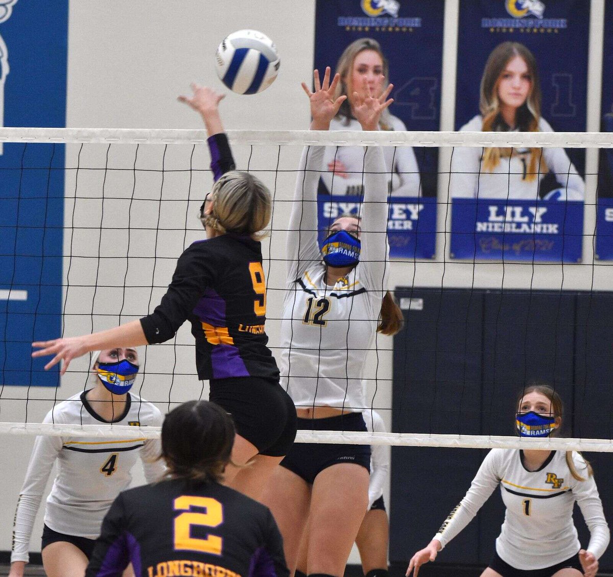 TheAspenTimes's tweet image. #COprep volleyball updates: The Aspen High School volleyball team hosted Eagle Valley on Tuesday, falling 3-0, while Basalt volleyball got its first win of the season, over rival Roaring Fork in Carbondale, 3-0. bit.ly/31dPpYl