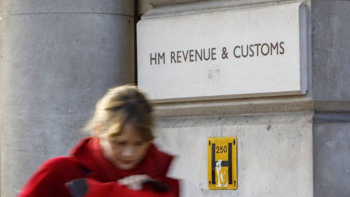 SHWealth's tweet photo. When withdrawing money from #pension pots it’s important to be wary of “tax traps”. Savers’ tax-free annual allowance will be cut from £40k to just £4k if they take cash from their pensions beyond their 25% tax-free lump sum: https://t.co/7nt1nhwAQ8 https://t.co/pK7XsU31yP