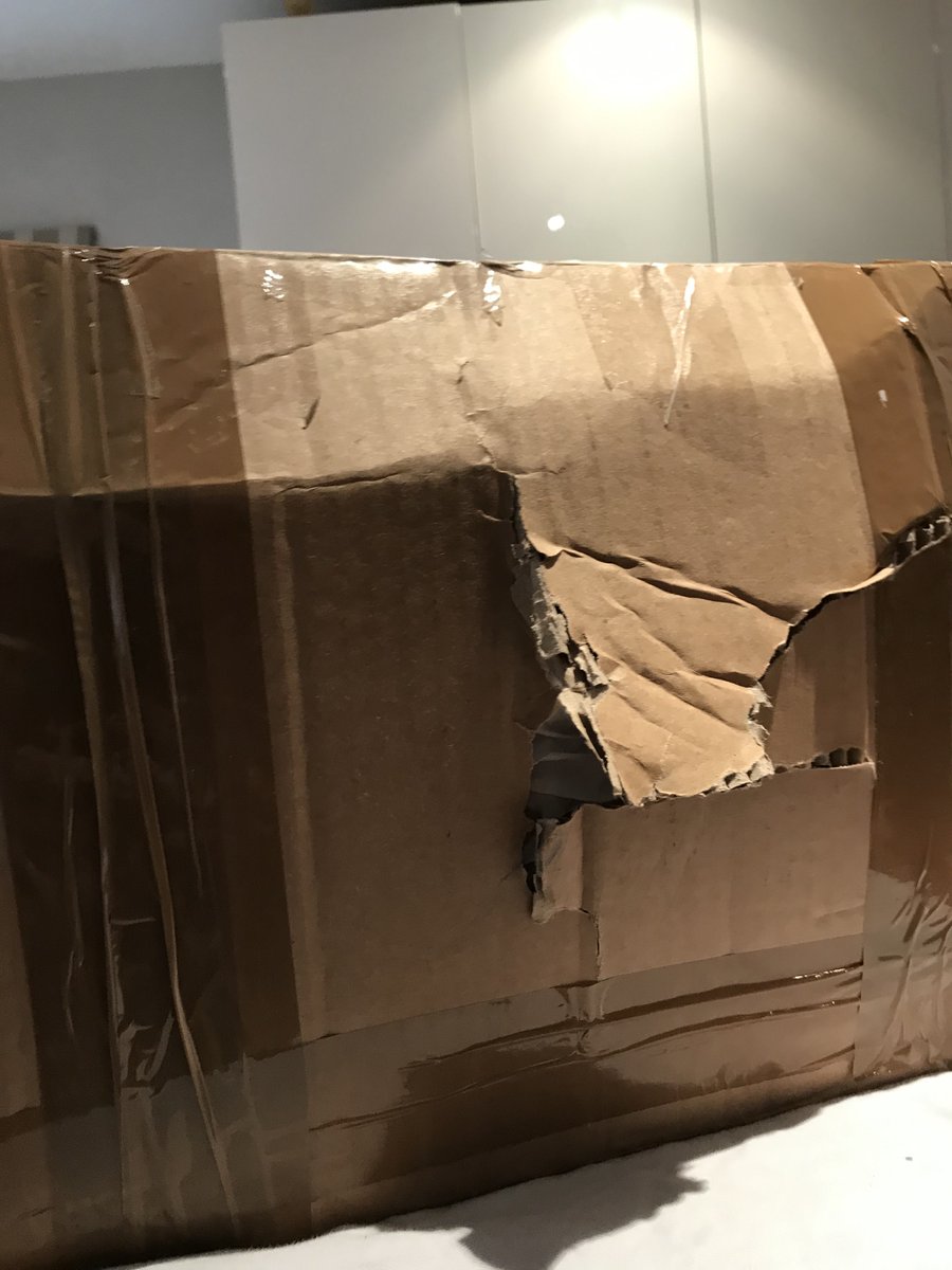 HAN_JINKS's tweet photo. hey @UPS do you think this is acceptable to treat a parcel like this and then refuse to address the complaint? https://t.co/KXh3oKymyj