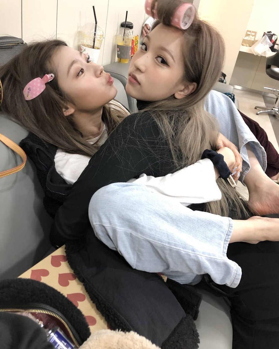 godmitzu's tweet photo. I can't believe these photos are real, why is Misana like this 😭 https://t.co/e3iQl9sFVs
