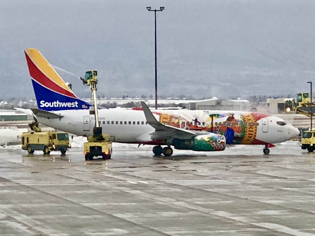 COSAirport's tweet photo. ✏️ 🧊 Caption this: @SouthwestAir #FloridaOne getting deiced at COS. https://t.co/NVSgblkoPE