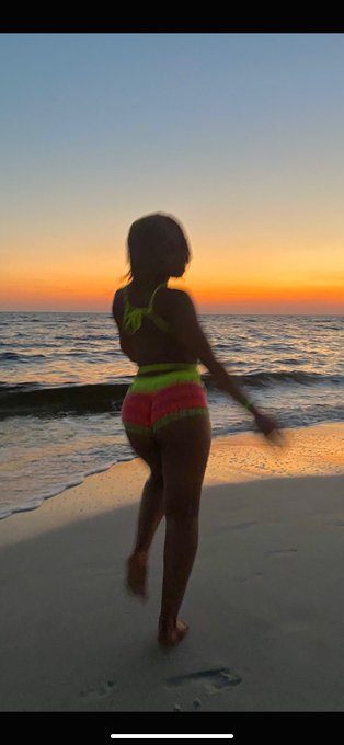 🧜🏽&zwj;♀️my true happy place🧜🏽&zwj;♀️ https://t.co/4MjRKPaSTI