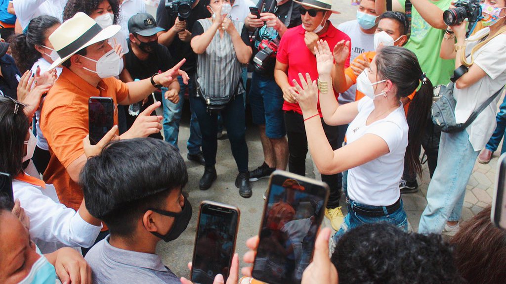 Bienvenido siempre a esta provincia tan leal y solidaria, Andrés. 

#AndrésEs 
#AndrésEnManabí 

<a href="/ecuarauz/">Andrés Arauz</a> <a href="/MashiRafael/">Rafael Correa</a>
