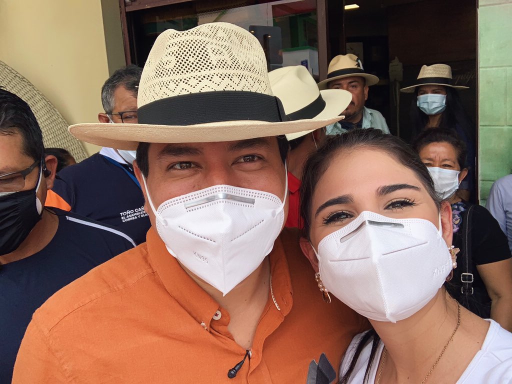 Meluzambrano's tweet photo. Bienvenido siempre a esta provincia tan leal y solidaria, Andrés. 

#AndrésEs 
#AndrésEnManabí 

@ecuarauz @MashiRafael https://t.co/qXY4ENS31z