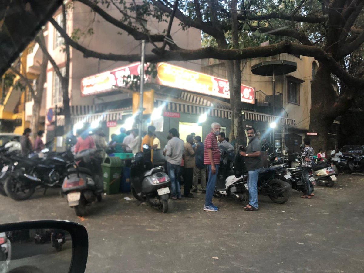 icindngr's tweet photo. Sirs @AddlCPTraffic @acpeasttraffic @jbnagartrfps how are residents supposed to walk?. This is a daily affair at 9th main, 4th cross. Such inconvenience to residents https://t.co/ONqK7DctFE