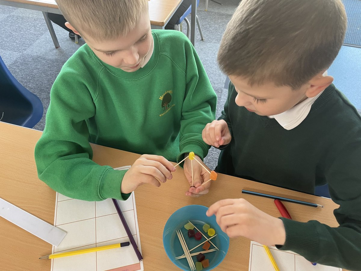 MeadowsideWillo's tweet photo. Investigating the best shapes for creating a strong structure using midget gems and cocktail sticks. Having lots of fun in DT today #MeadowsideDT https://t.co/NMzY8m15gv
