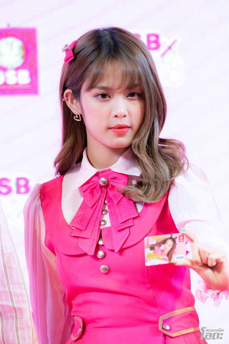 TodLongPenOta's tweet photo. น่ารักจริงๆ 😆
Dee-Ar Mobile
#MobileBNK48 https://t.co/62UQRW7arj