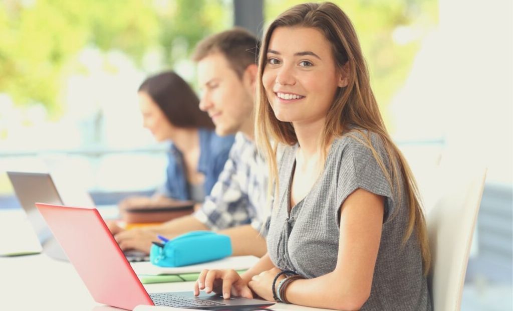 MyPrivateTutor1's tweet photo. #Bristol University's #Happiness Course is putting a smile a on students' faces!

Data from a course pioneered at the University of Bristol has suggested that actually taking time to study happiness may be a good way of achieving it.

Would you take the course? 

#bristolun https://t.co/rTNXqMRzPj