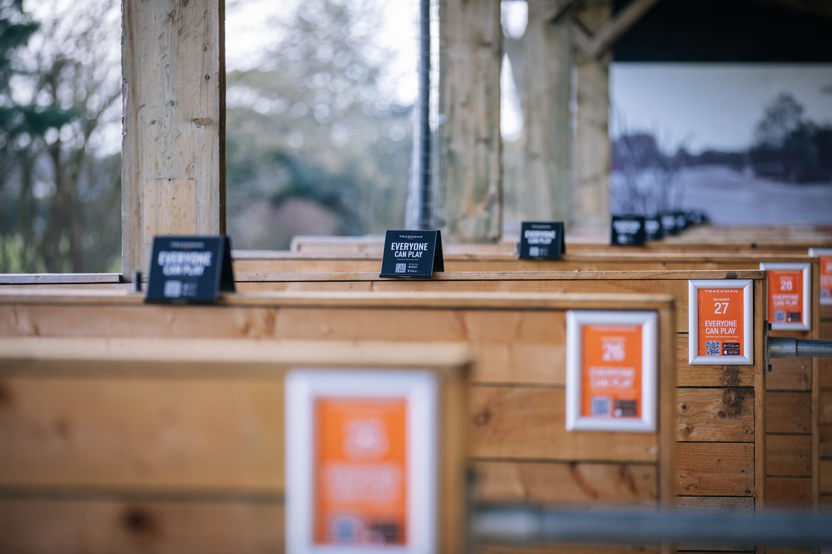 TrackmanGolf's tweet image. Adlington Golf Centre, now fully equipped with TrackMan technology:

7 radars covering a 12-acre driving range with 41 bays, 1000 square meters of grass tees, and a private studio with an 85-inch screen for TrackMan use. 

#TrackManRange
@AdlingtonGolf