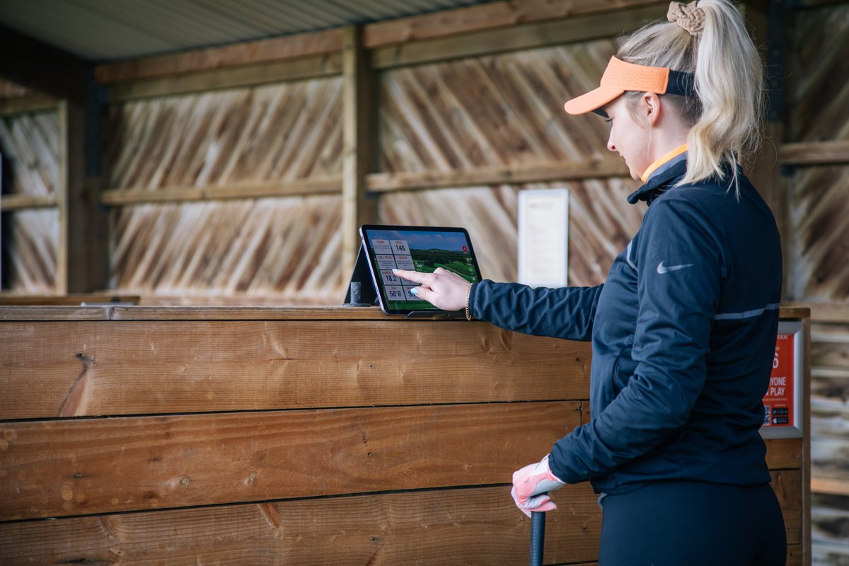 TrackmanGolf's tweet image. Adlington Golf Centre, now fully equipped with TrackMan technology:

7 radars covering a 12-acre driving range with 41 bays, 1000 square meters of grass tees, and a private studio with an 85-inch screen for TrackMan use. 

#TrackManRange
@AdlingtonGolf