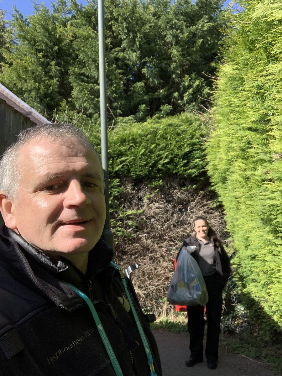 sdc_wardens's tweet photo. When #CashesGreen meets #Paganhill
➡️The Communities told us they were concerned about littering 🚮and broken glass.
➡️We acted upon this and Bev and Craig carried out separate litter-picks and unknowingly met in the middle of the pathway, known locally as “the dump”. https://t.co/Siek1NNwwE