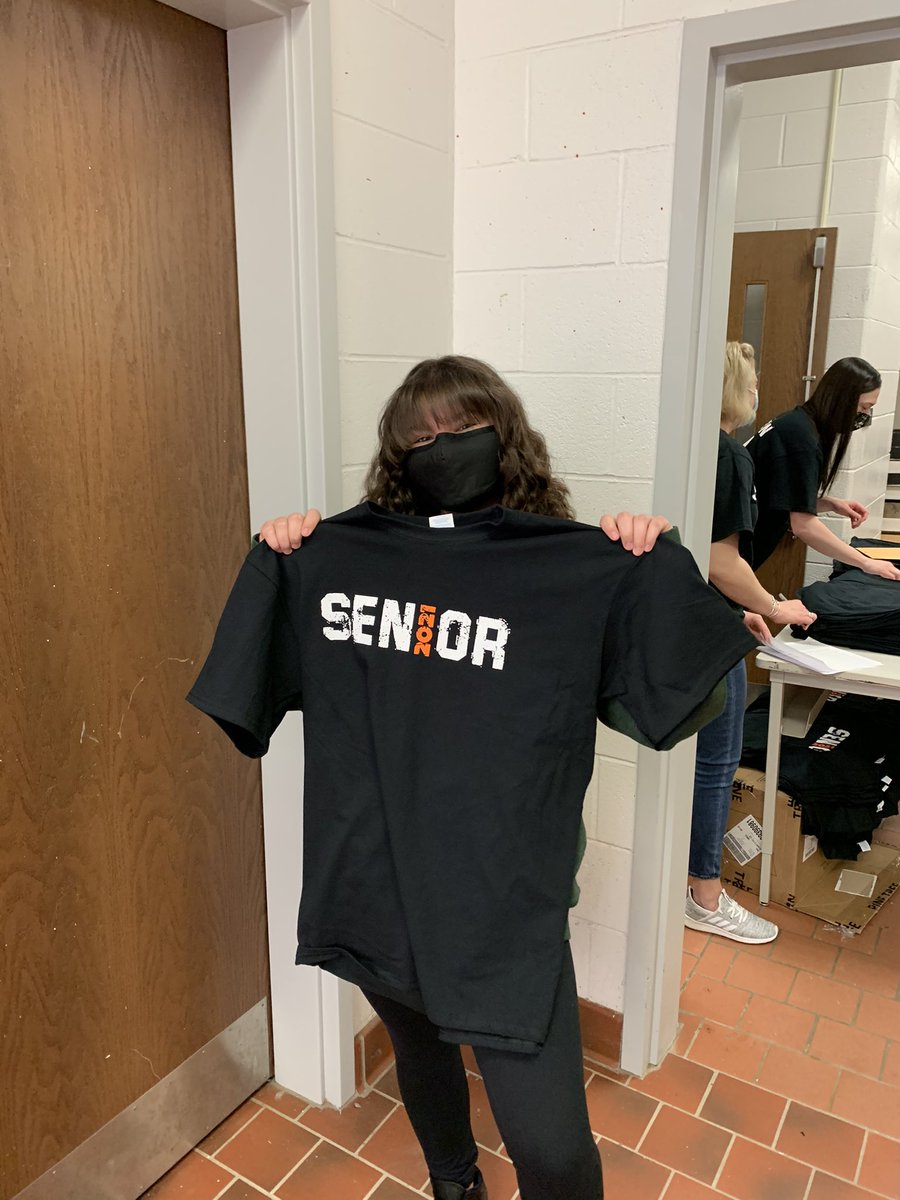 kriddleSHS's tweet photo. Exciting day for the Class of 2021 as they sign for their diplomas, order their cap and gown and pickup their Senior t-shirt. #thisisgettingreal https://t.co/sLBwbVDlxa