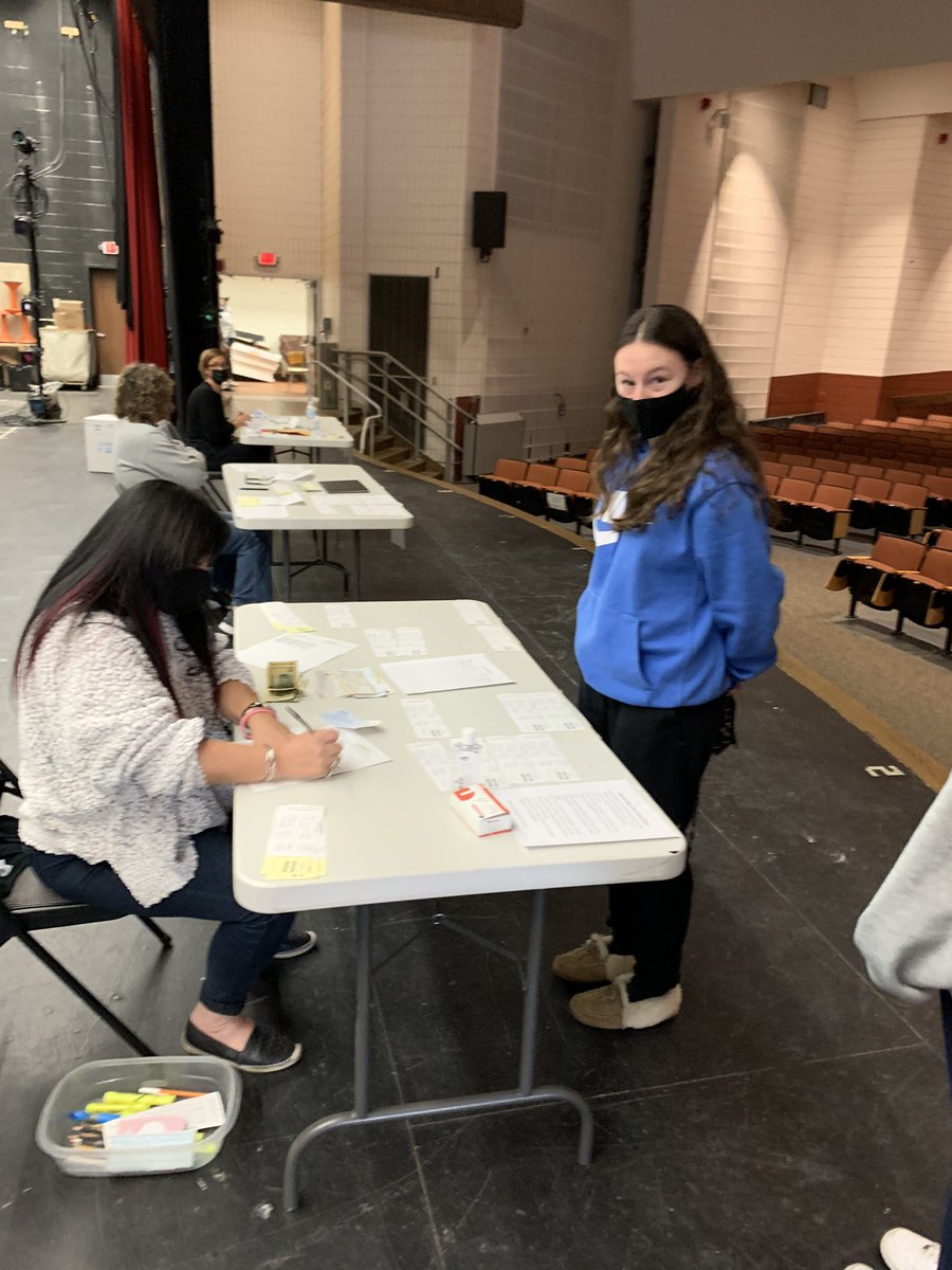 kriddleSHS's tweet photo. Exciting day for the Class of 2021 as they sign for their diplomas, order their cap and gown and pickup their Senior t-shirt. #thisisgettingreal https://t.co/sLBwbVDlxa