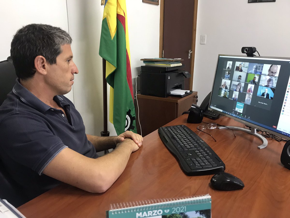 TatadelaFuente's tweet photo. 🔹Mantuve la primera reunión de la mesa #COPRET (Consejo Provincial de Educacion y Trabajo) en el distrito de Florencio Varela, y conversamos sobre la planificación estratégica para fortalecer la oferta de formación profesional y el desarrollo productivo en el distrito. https://t.co/kBNIl5WGyf