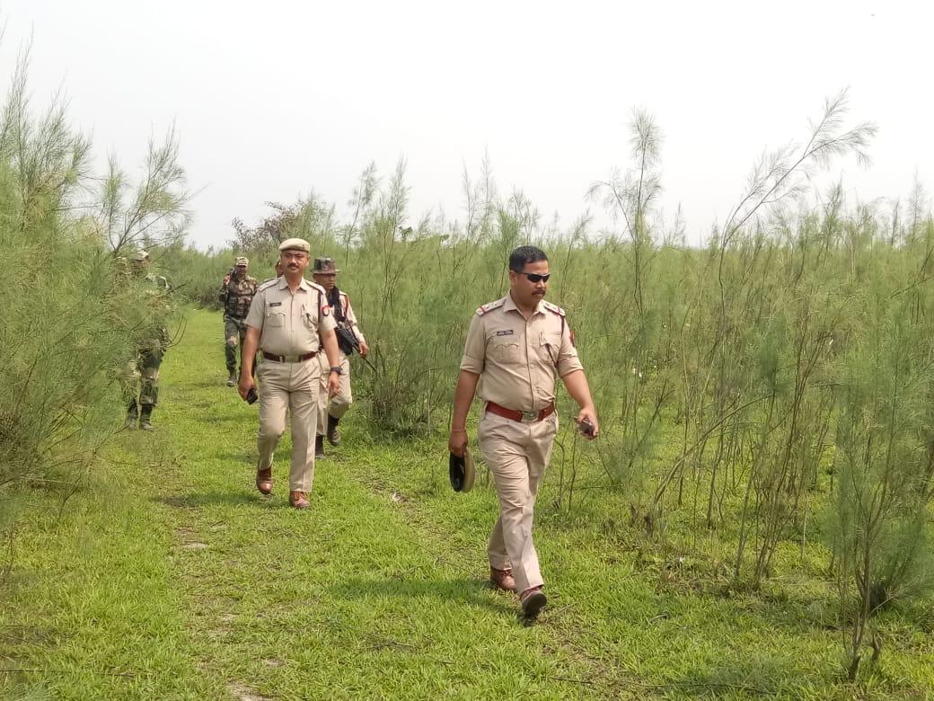 SadiyaPolice's tweet photo. Day or night,village or town
remember @assampolice is with you everywhere
#noneedtoworry
#noneedtofear
#comeandvote
#democracycalling
@assampolice
@DGPAssamPolice @gpsinghassam @lrbishnoiassam @SNSinghIPS @HardiSpeaks https://t.co/uxcVbQ4VDM