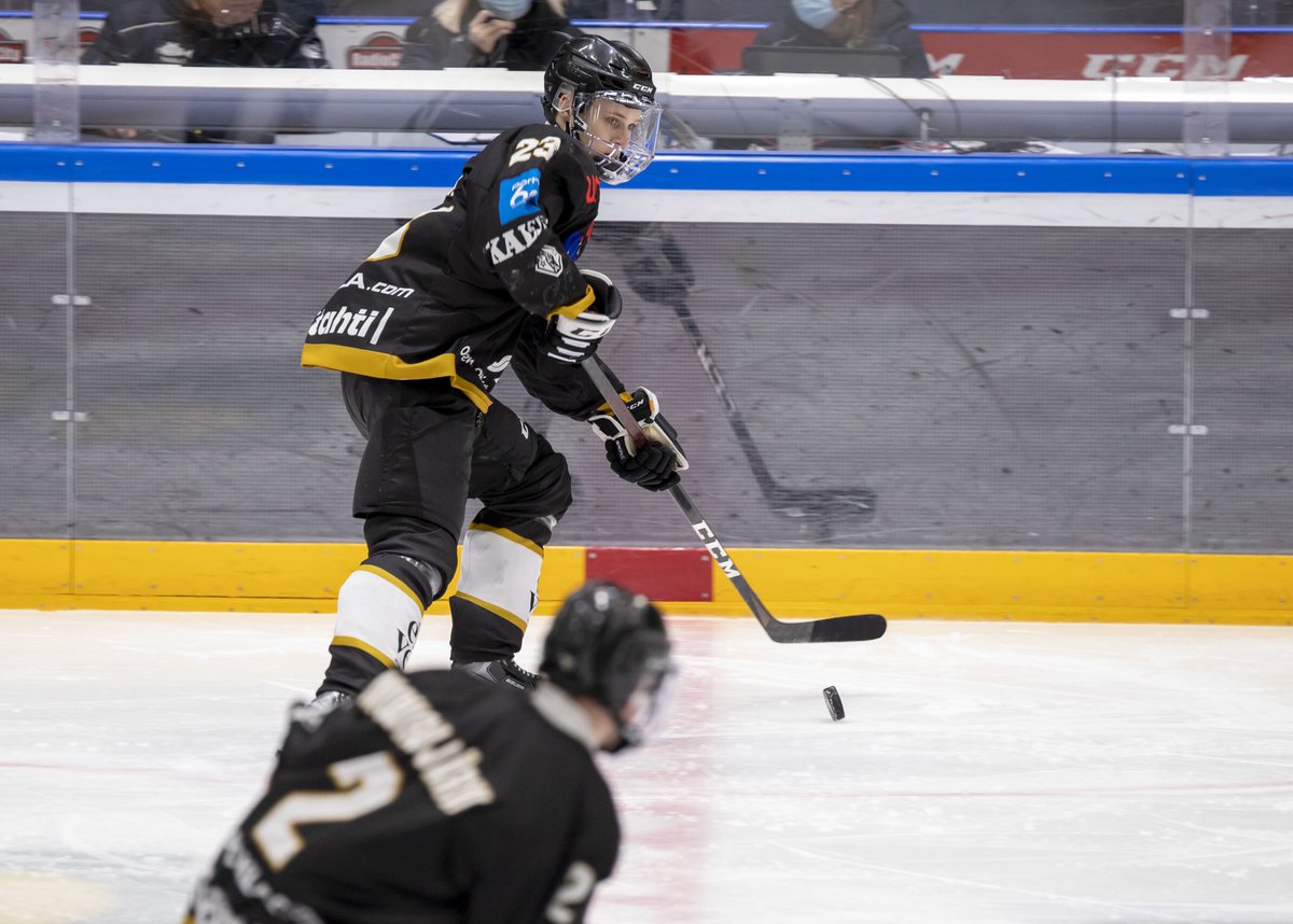 karpatu20's tweet photo. Playoffit käynnistyvät Kärppien osalta tulevana lauantaina - ”Tähän koko kauden työ on tähdännyt”

UUTINEN: https://t.co/tX5qcSKq7P

#Kärpät #KärpätU20 https://t.co/MhEnnByK0w