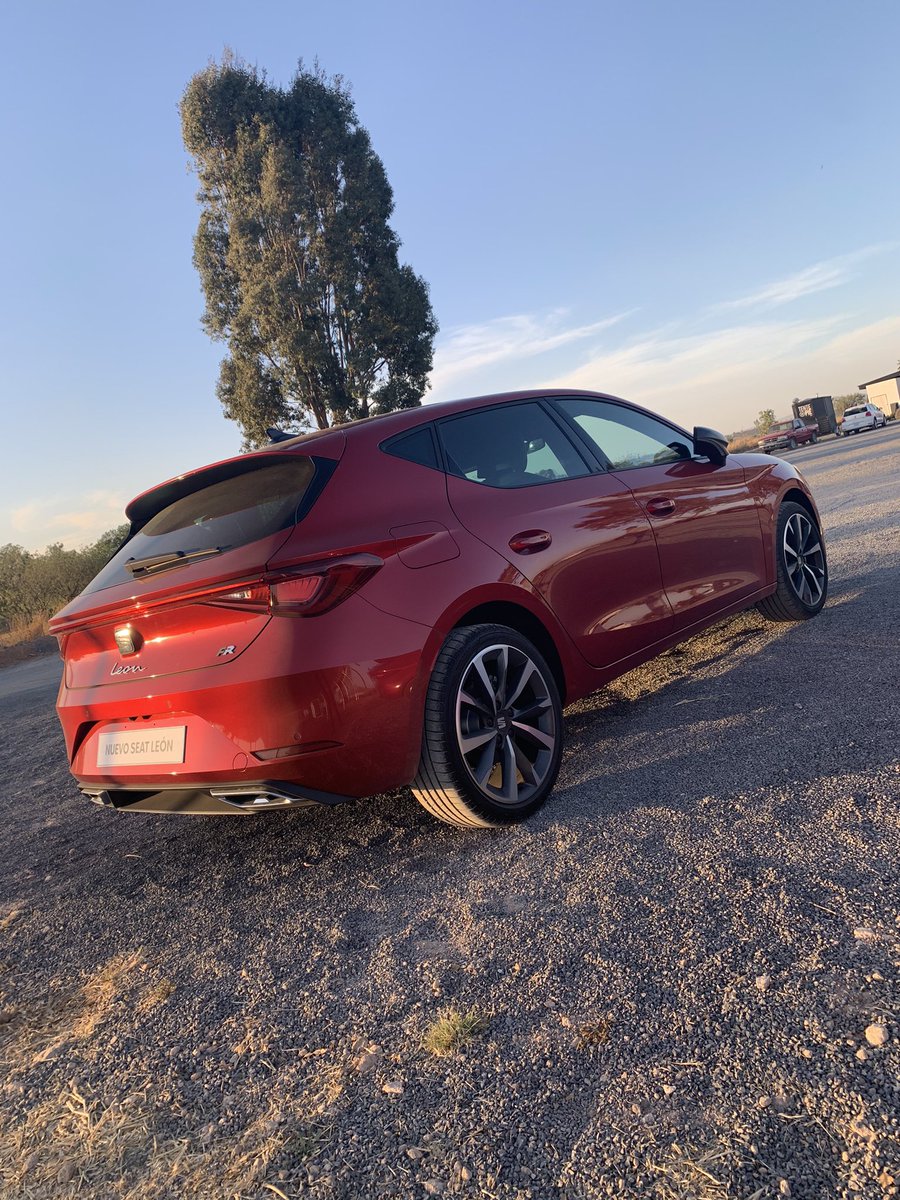 AutosMemoLira's tweet photo. Hola! Es el Nuevo León #150HP que parecen muchos más y una nueva forma de interacción con su sistema de info entretenimiento. Gran 4ta generación. Inicia llegada a distribuidores en breve. @SEAT_Mexico #MemoLira https://t.co/ig1sYfT0SA