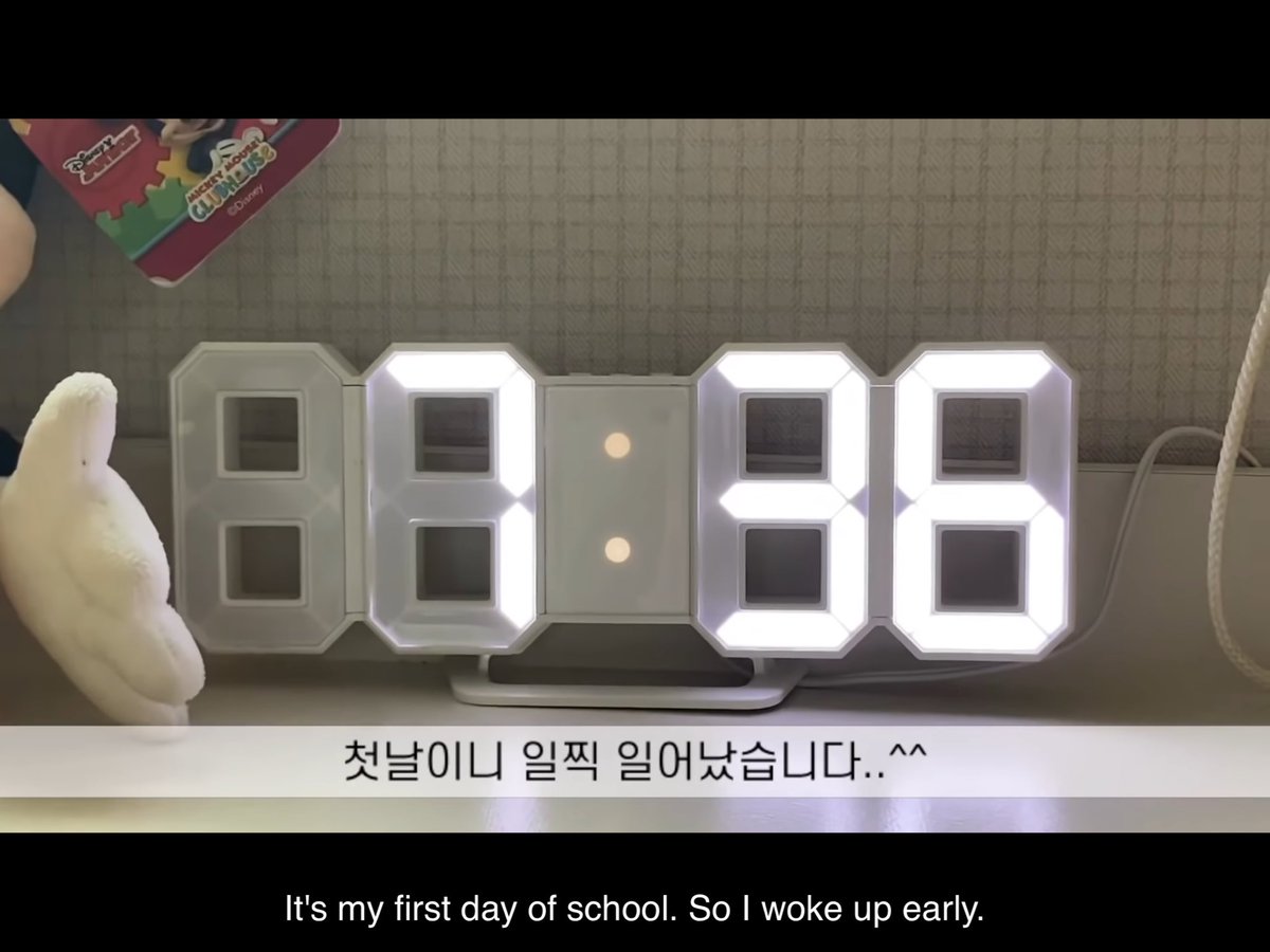 คนเกาหลีตื่น 7โมงครึ่งไปรร.บอกโอ้ฉันตื่นเช้า ประมาณว่าตื่นเช้ากว่าปกติ บ้าเอ้ย โคตรอิจฉา😭😭😭 แกมาดูเด็กไทยดิ 7โมงครึ่งคือต้องเตรียมตัวเข้าแถวเคารพธงชาติอ่ะ มัน😭😭😭😭 ไร้สาระ