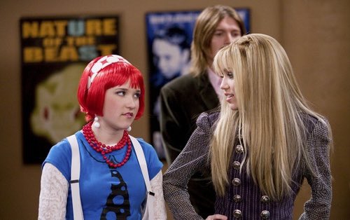 DiscussingFilm's tweet photo. 15 years ago today, ‘HANNAH MONTANA’ premiered on the Disney Channel. https://t.co/pZgYyXknXo