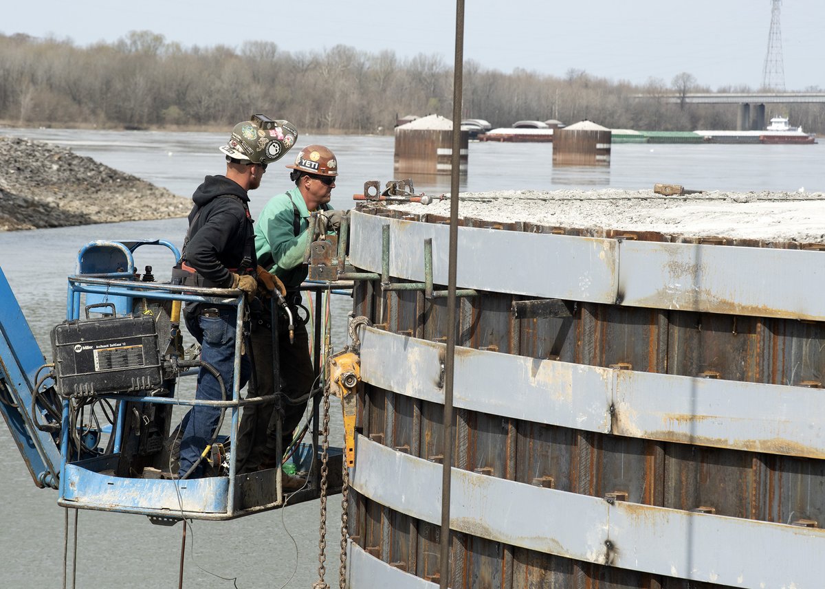 NashvilleCorps's tweet photo. #Kentucky Lock Addition Project cofferdam is finished, a milestone that paves way for downstream excavation &amp; prepare site for construction of remaining portion of new lock chamber at @TVAnews project. #Construction #KentuckyLock #NashvilleCorps #USACE 
https://t.co/3nVgbysWyW https://t.co/0iJbcGCoiG