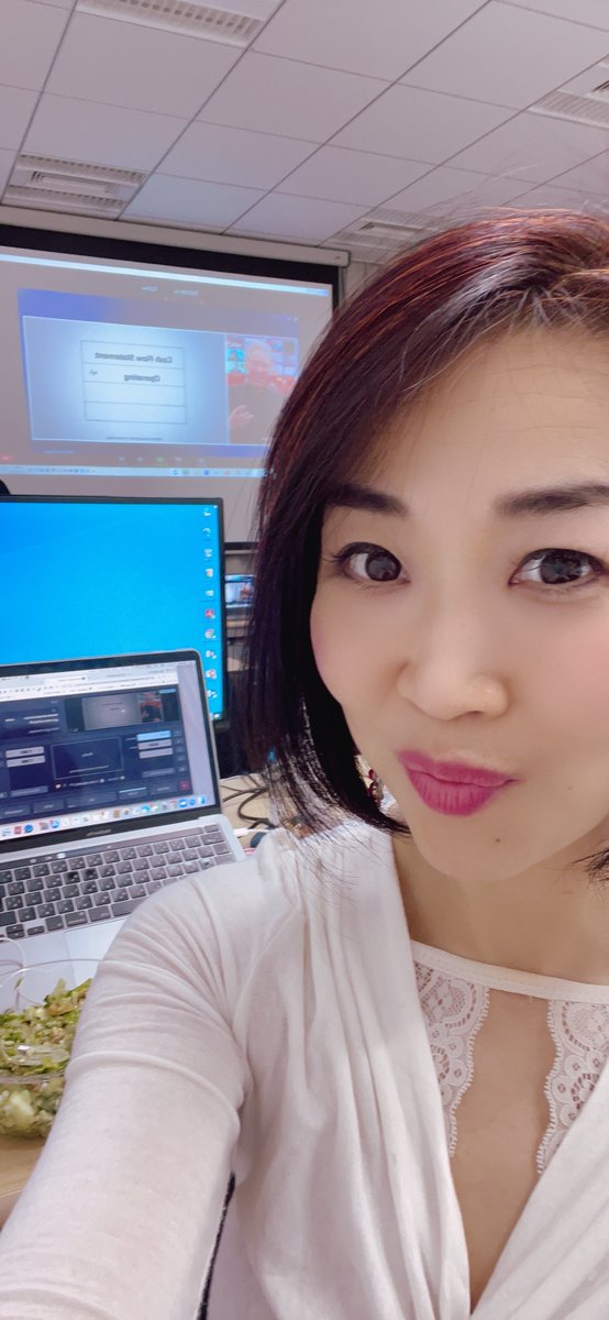 小熊弥生 宇宙同通 女性起業家育成 英語教育革命家 著者7冊14万部 Tedx登壇者 世界ナンバーワンコーチアンソニーロビンズのビジネスマスタリーのいよいよ最終日 23時から明日の午前11時までの深夜同通を五日間連続でやり切っておりまーす 小熊弥生