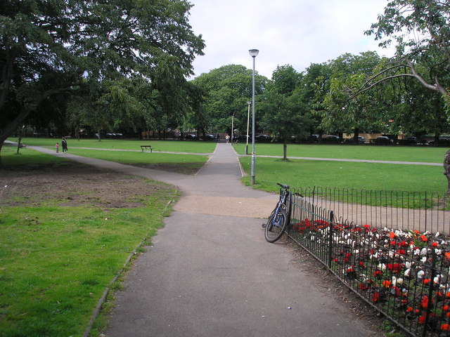 EalingHalf's tweet photo. #QueenOfTheSuburbs Facts: #ActonGreen was part of the site of the Battle of Brentford in 1642.
Bordered by the Church of St. Michael and the Tabard Inn - designed by Norman Shaw for Bedford Park Garden Suburb.
Book now ๐ https://t.co/iOQbQeiFwf
#EalingHalf #London #running https://t.co/1N9u4YJesN