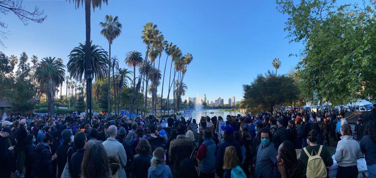 dsa_losangeles's tweet photo. We are here in Echo Park in solidarity with our unhoused neighbors.

Public space for public good. #EchoParkRiseUp https://t.co/YT6LG67zAh