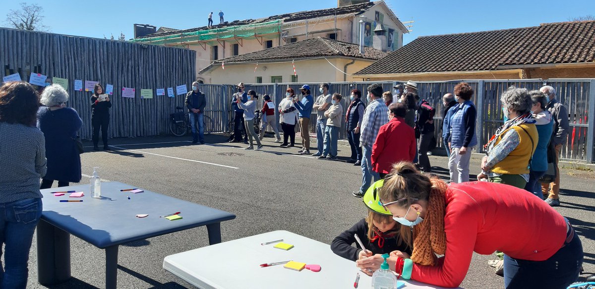 NBarrouillet's tweet photo. De la Chouette Qui Lit à @LastradaMarciac en passant par le marché, devant la Peñac, Jazz in Marciac, Ciné JIM et enfin, le centre de vaccination contre le Covid, déambulation en poésie, pour l'indispensable et nécessaire ouverture des lieux culturels.@LeGers32 @addagers @ https://t.co/kIp55pT0MG