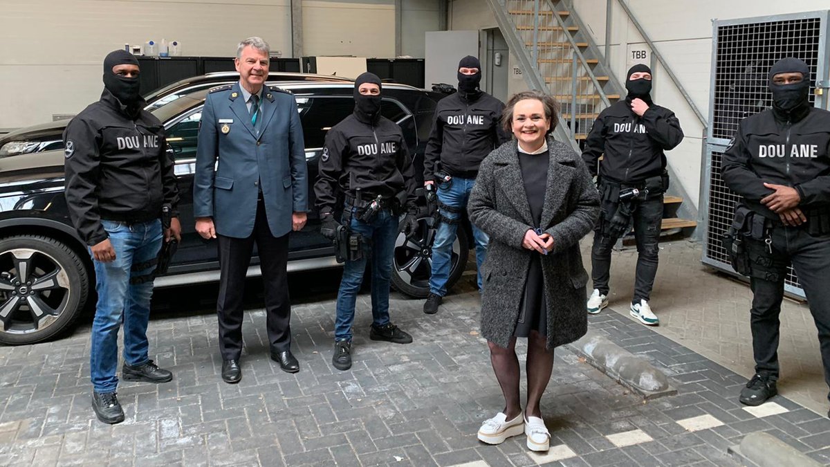 Gesproken met leden van het Team Bijzondere Bijstand. Zij doen ongelooflijk belangrijk werk voor <a href="/Douane/">Douane</a> en haar partners en staan 24/7 klaar voor observaties, arrestaties, invallen en de onderschepping en vernietiging van drugs. Een indrukwekkende middag met dit team!