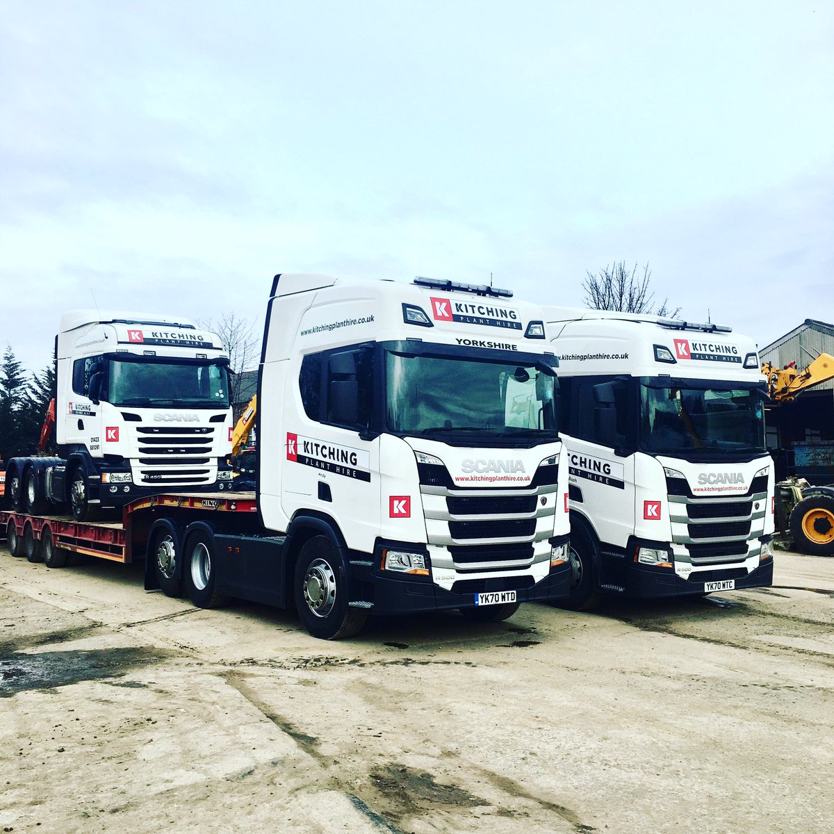 KitchingPlant's tweet photo. Itβs a #scaniapower kind of day today πͺ
#kitchingplanthire #planthire #harrogate #knaresborough #leeds #bradford #york #selby #sheffield #keighley #yorkshire #jcb #kubota #hitachi #excavator #digger #minidigger #civilengineering #groundworks #scania #kingtrailers #scaniapower https://t.co/7tT7fV8pTw