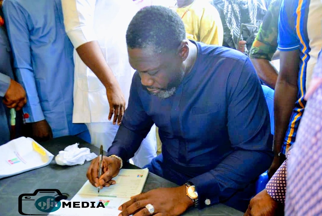 eferegods's tweet photo. APC Registration/Revalidation: Hon Ojukaye Flag Amachree renew membership; beckons on Rivers people to massively join the party for the liberation of the state from stagnation and backwardness. 
Hails @ChibuikeAmaechi for his Progressive leadership and commitment. https://t.co/Z7xYUZPsAC