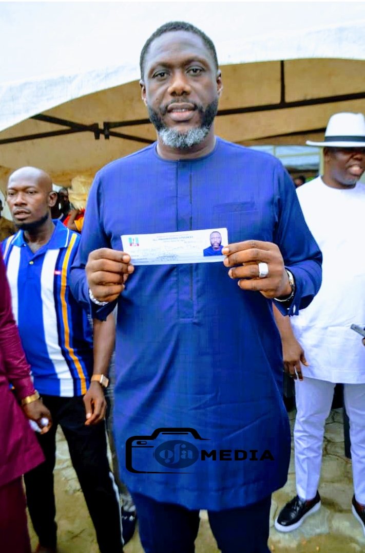 eferegods's tweet photo. APC Registration/Revalidation: Hon Ojukaye Flag Amachree renew membership; beckons on Rivers people to massively join the party for the liberation of the state from stagnation and backwardness. 
Hails @ChibuikeAmaechi for his Progressive leadership and commitment. https://t.co/Z7xYUZPsAC