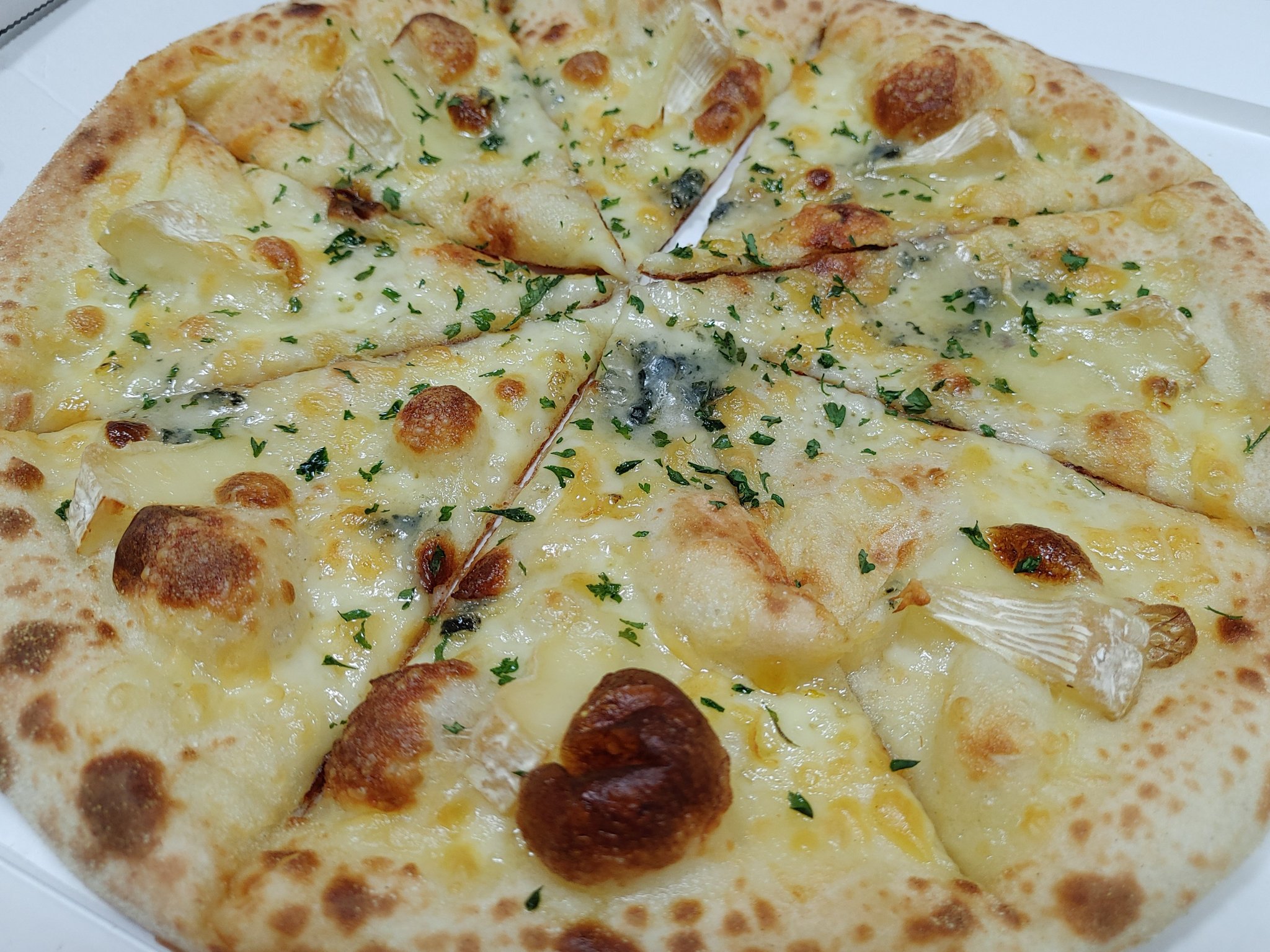芦屋あたりで ツイッター版 ナポリの窯の6種類のチーズのピッツァのmサイズ おいしかったです ナポリの窯 ピッツァ T Co Vco8c4jzjx Twitter