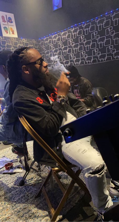 HugoTone's tweet photo. Studio vibes .... https://t.co/jkEedZV5R5