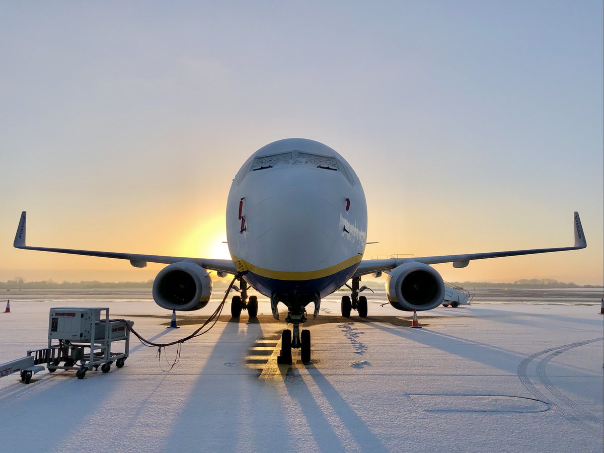 AvSourceNews's tweet photo. #PHOTO | Six days to go until launch! Here is an epic shot sent in by the guys at @MT_Aviation with this photo of a @Ryanair @BoeingAirplanes #B738 sat on Stand 53 at @manairport just after a brief snow shower hit the field! #AvGeek https://t.co/vTe1tvxupm