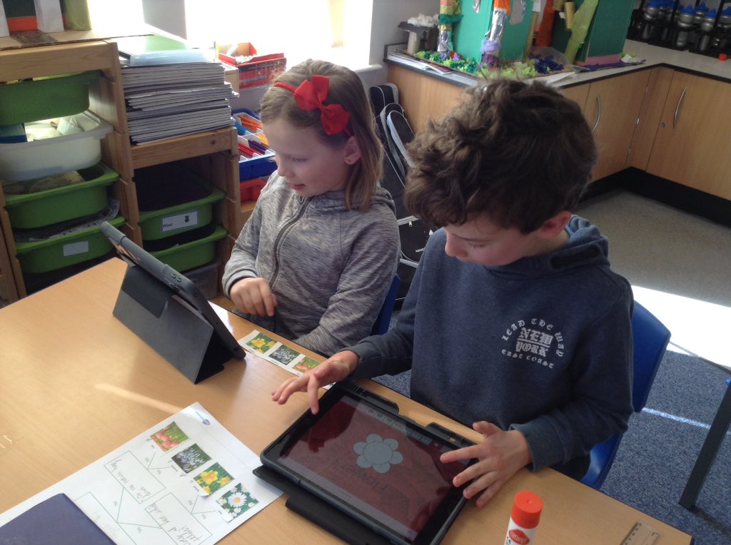 StAgnesY3's tweet photo. We then added a voice recording to our cover page and question pages. Finally, we were able to try our branching databases out on our friends! @gem_education #stagnescomputing https://t.co/2zsQZP3MR9