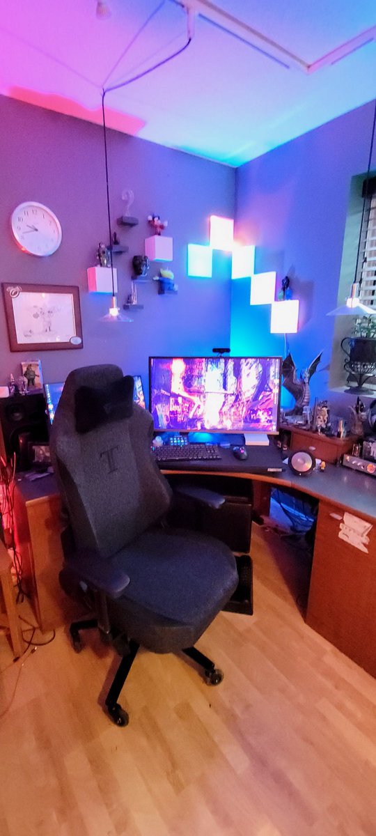 aliennatn's tweet photo. My new favorite Chair! #secretlab https://t.co/91p3BPbXJu