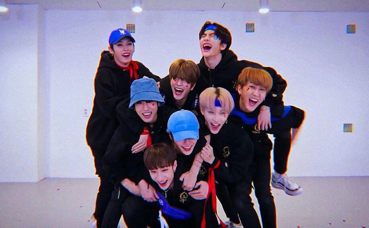 straytomoon's tweet photo. HAPPPY 3RD ANNIVERSARY STAY'S BOY 🎉🥳
my prayer is that you will always be successful, always happy and we can meet in the future, aamiin 🥺💗💗
STAY BELIEVE IN STRAY KIDS 8
#StrayKids3rdAnniversary
#STAYingWithYou #LoveStrayKids
#스키즈_3주년보다_멀리_영원보다_오래
@Stray_Kids https://t.co/5HyLAczqHQ